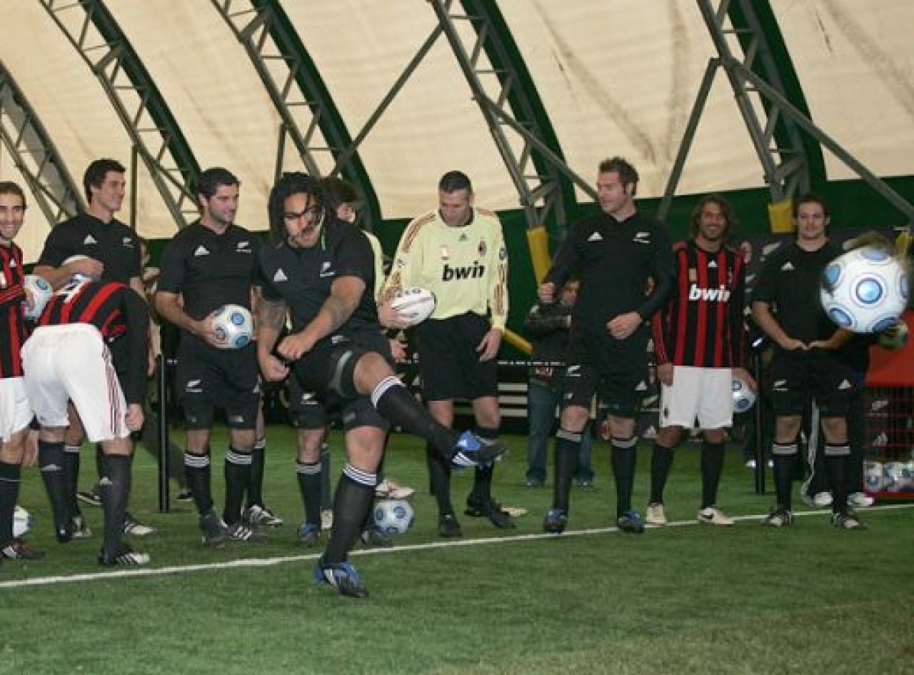 VIDEO: Ciocnirea gigantilor: AC Milan vs All Blacks!_2