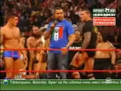 Akon s-a batut cu starurile din RAW... in rime