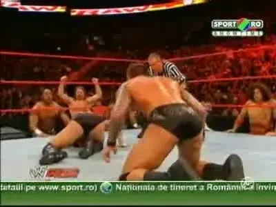 Bataie generala la RAW! 30 de wrestleri s-au luat la pumni