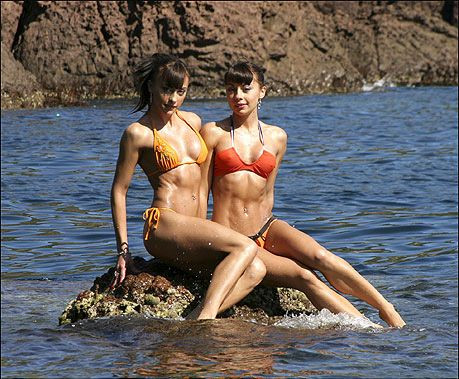 Ghinion pentru CFR: Cheeky Girls s-au suparat pe baieti!_2