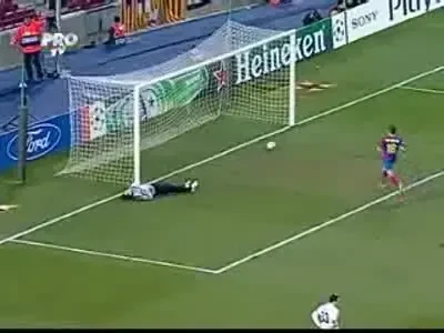 Sylvinho inscrie primul gol pentru Barca!