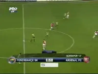 Theo Walcott reduce apararea lui Fener la tacere