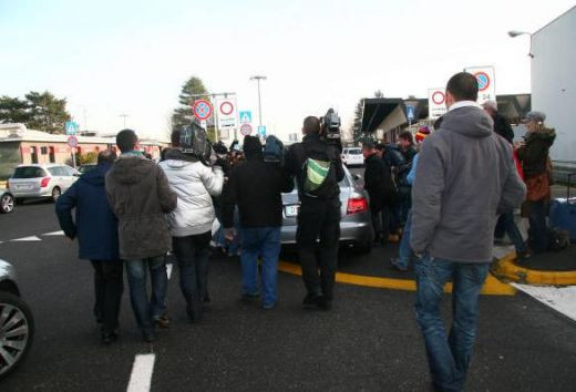 VIDEO: Isterie la Milano! Becks si Victoria, adevarate staruri!_6