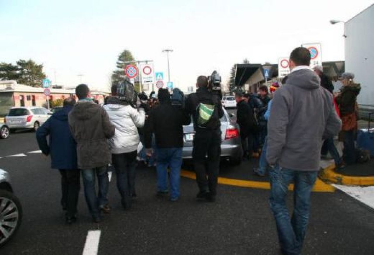 VIDEO: Isterie la Milano! Becks si Victoria, adevarate staruri!_6