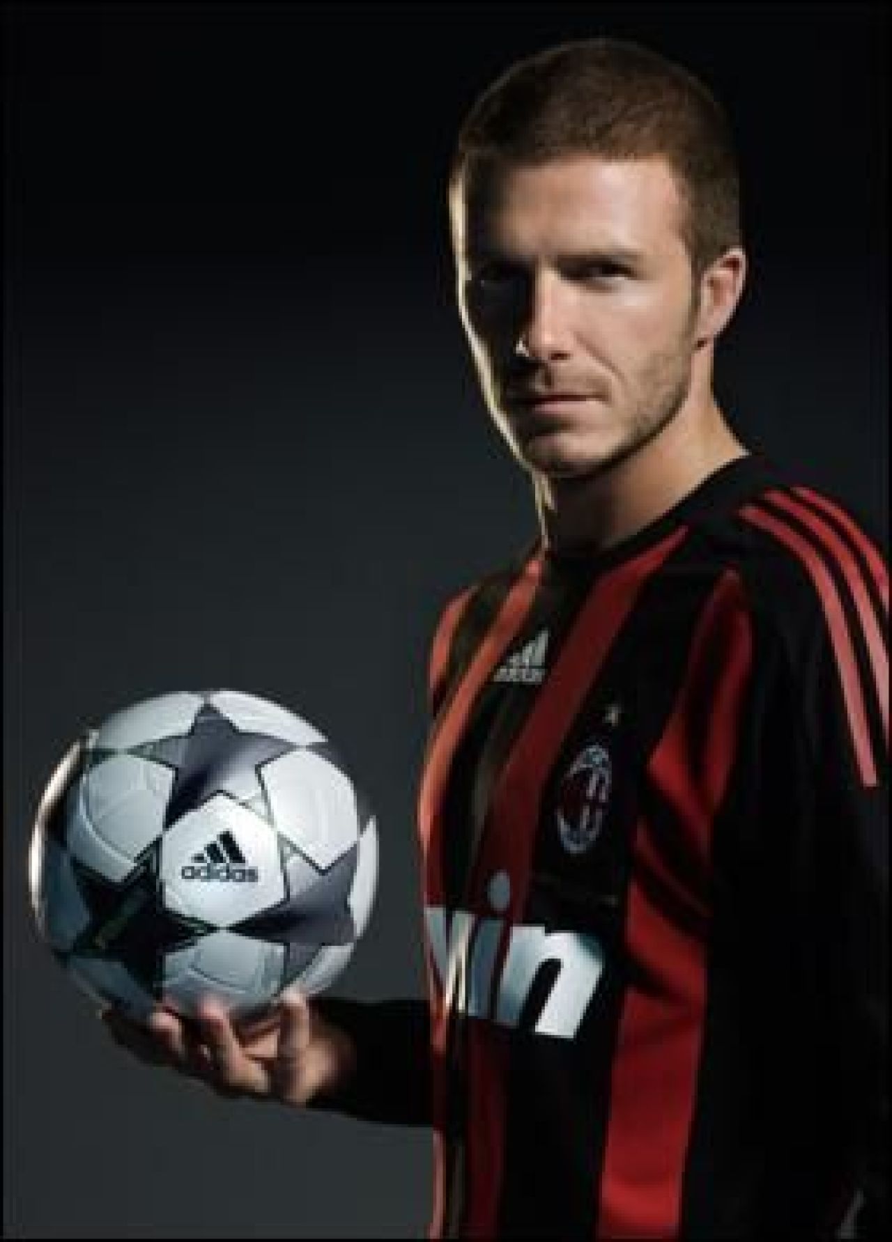 Video/ Vezi ce le transmite Beckham suporterilor lui Milan!_3