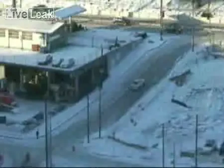 VIDEO: Vezi cum poate sa te bage in belea o.....panta! :)