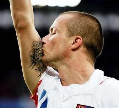Mai tare ca Becks si Mutu! Naldo si-a tras un mega-tatuaj!_19