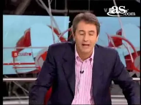 SENZATIE! S-a dezbracat si a dansat ca nebunul! Vezi cum isi sustine echipa un fan infocat!