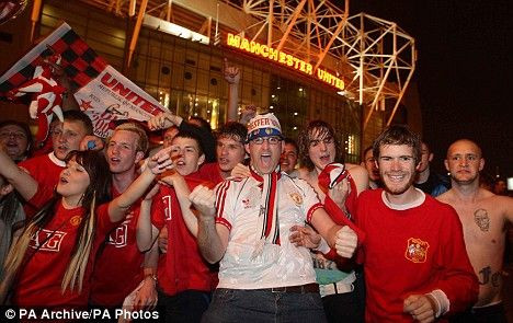 Intr-un cuvant = infern! Vezi top 10 cele mai tari stadioane din lume!_6