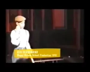 La fel de bun ca pe teren! Rio Ferdinand canta si danseaza intr-un muzical cu gangsteri!