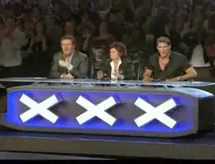 VIDEO: Vezi cum poti sa spargi doze de bere cu ....SANII!