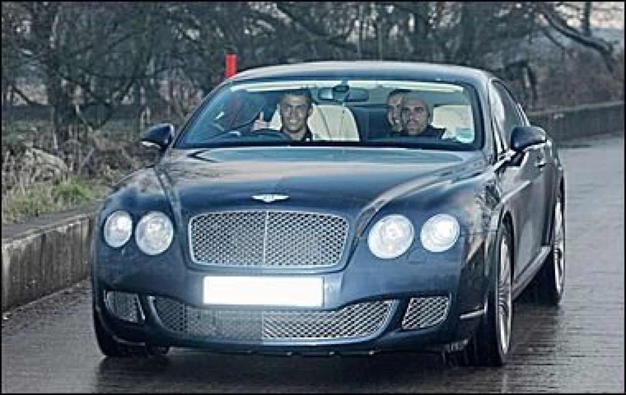 SuperPerformanta! Ronaldo a facut praf un Ferrari cumparat de doar doua zile!_4