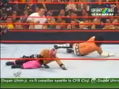 S-a lasat cu sange! CM Punk si Rey Mysterio au avut nevoie de copci la nas dupa meciul de la Armageddon