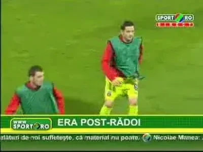 Pui in dictionar o poza cu Radoi si ai definitia fotbalistului Ce crezi?