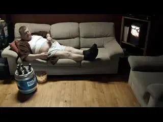 Numai doua merg impreuna: fotbal, bere, sau femei? Tu ce alegi?