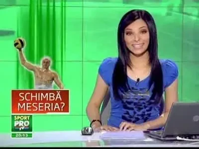 Banii din polo nu mai sunt de ajuns - vezi cel mai tare striptease!