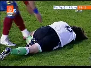 Imagini HORROR! Dani Alves i-a zdrobit piciorul unui jucator de la Racing!