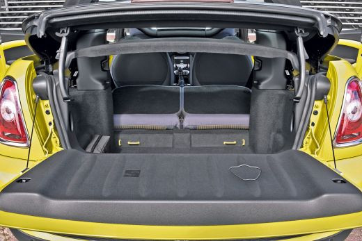 Mini se dezbraca de secrete! Mini topless! Sambata, la 12, la ProMotor, pe PRO TV_4
