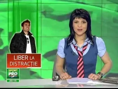 Petrecere pentru Briliant : Jucatorii Fiorentinei au facut un tort cu numarul 100 pentru Mutu!