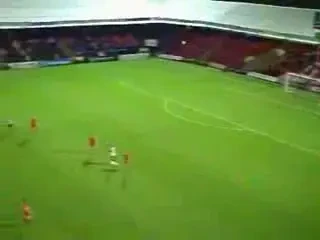 Super faza: a marcat si si-a luat colegii la pumni!