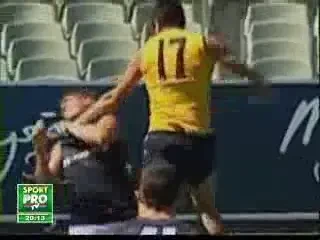 Ganea de la fotbal australian: Si-a batut adversarul pe teren!