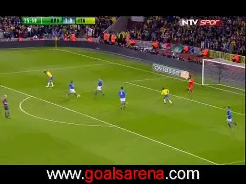 Robinho, nebunie de gol! Brazilia 2-0 Italia!