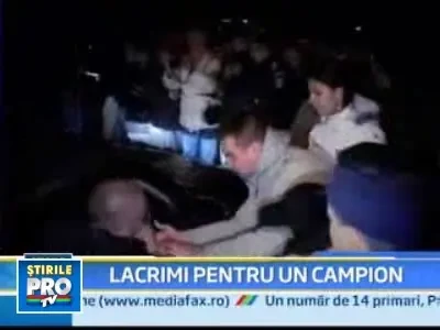 Vezi aici cum a fost primit Marian Cozma de mii de oameni care nu l-au cunoscut niciodata
