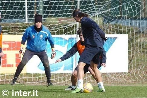 FOTO! In timp ce Romania se chinuia cu Croatia, Mutu si Chivu se antrenau normal_2