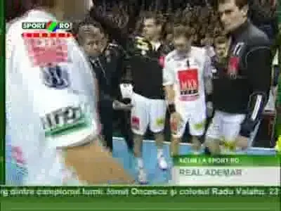 Luminile s-au stins la Veszprem in memoria lui Marian Cozma! Vezi cum a inceput primul meci fara el