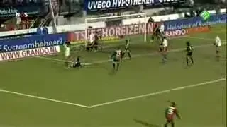 VIDEO: Cazul Bricheta in UEFA: plin de SANGE dupa ce a fost lovit in cap, arbitrul Ceferin nu a intrerupt meciul NEC - Hamburg!