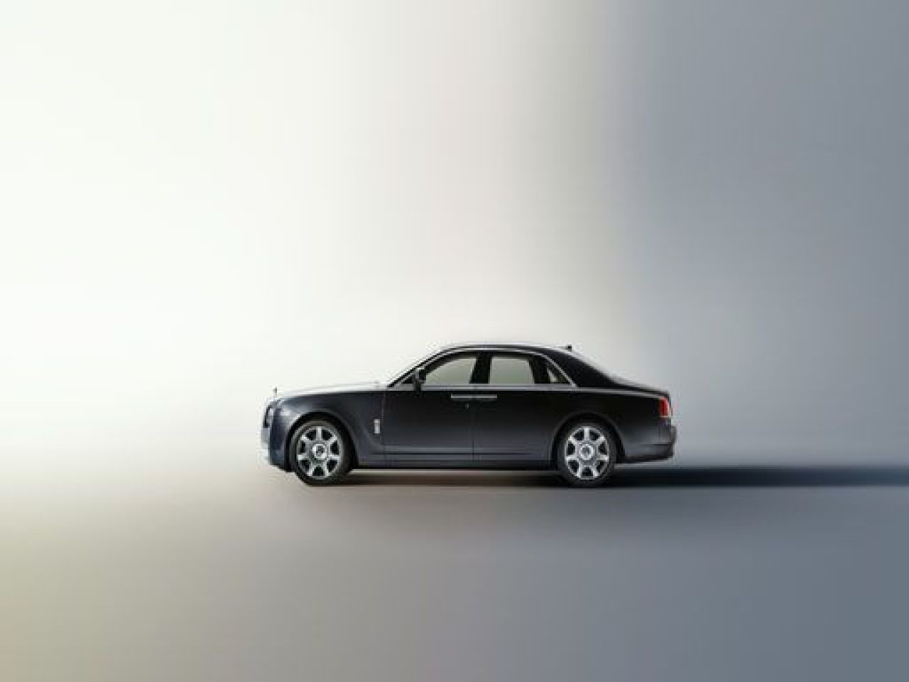 VEZI AICI primele imagini oficiale cu Rolls Royce 200EX!_4