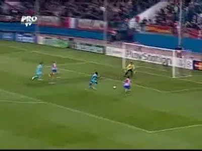 Rodriguez deschide scorul dupa o pasa ce a lasat masca apararea lui Porto!