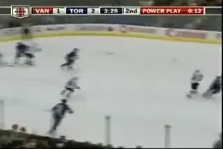Imagini unice in NHL: a pornit pe contraatac fara crosa!