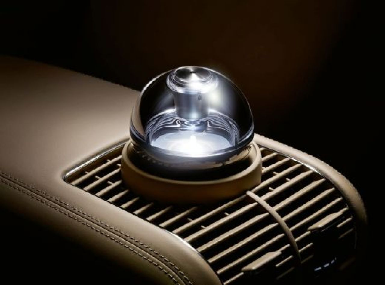 VIDEO: Maybach Zeppelin la Geneva 2009, limuzina cu odorizant de 4.000 de euro! Gigi te bagi?_9