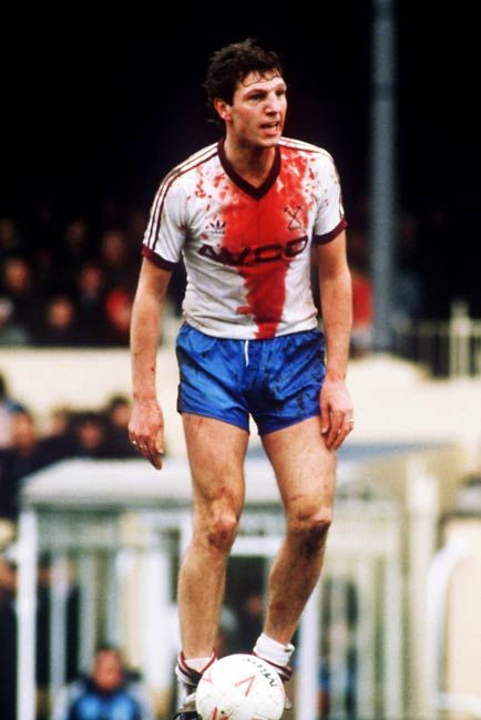 Ei chiar si-au dat sangele pentru fotbal! Vezi cei mai RUPTI jucatori din Anglia_2