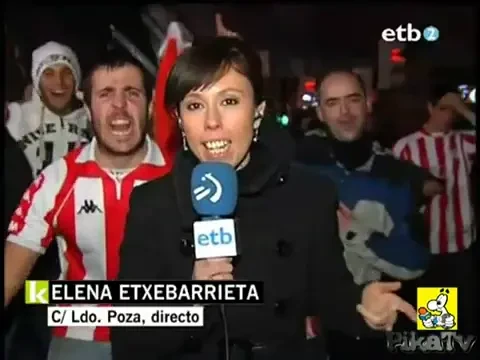 Cel mai nebun suporter! A mimat sexul cu o reporterita in timpul unei transmisiuni