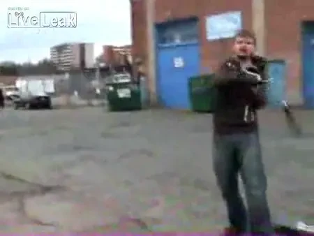 Cel mai prost om de pe pamant: Care e ce cel mai dureros loc unde te-ai putea lovi cu un nunceag?