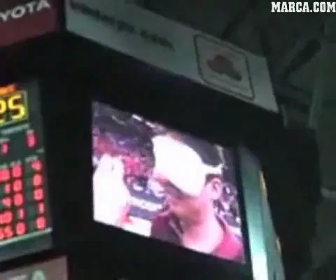 Ultima nebunie: castigi jumatate de milion de dolari daca dai un cos legat la ochi!