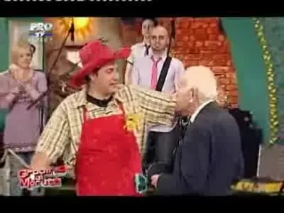 INCREDIBIL! Antreneaza doua echipe de ping-pong si are 105 ani!!!!