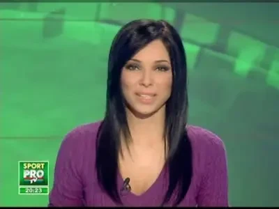 Cristina ne-a aratat ca e cea mai BUNA fundasa! VEZI imagini de la sedinta foto!