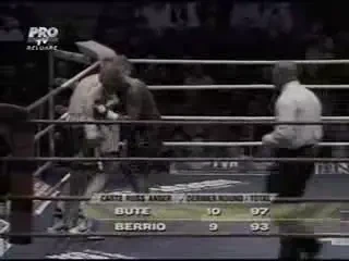 Bute, campion prin KO! Vezi cum l-a facut praf pe Berrio in repriza a 11-a