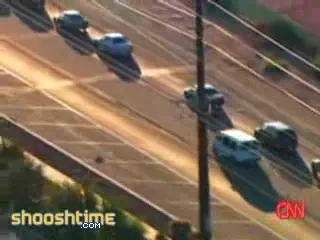 Noul sport international! Fuga din masina in numar cat mai mare :))