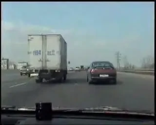 Curse nebune pe strazile din Rusia! 3 masini, trafic infernal, 100% adrenalina