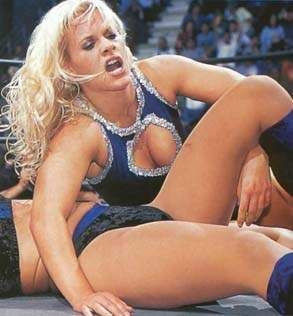 Divele Wrestlemania locul 23: E tare-n ring! Te bagi la un wrestling cu Molly Holly?_8