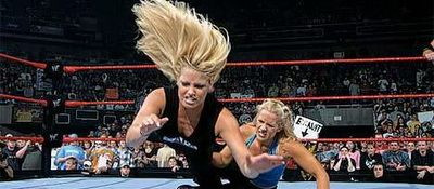 Divele Wrestlemania locul 23: E tare-n ring! Te bagi la un wrestling cu Molly Holly?_9