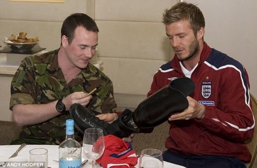 Vezi ce farsa i-a facut un soldat care a luptat in Afganistan lui David Beckham!_5