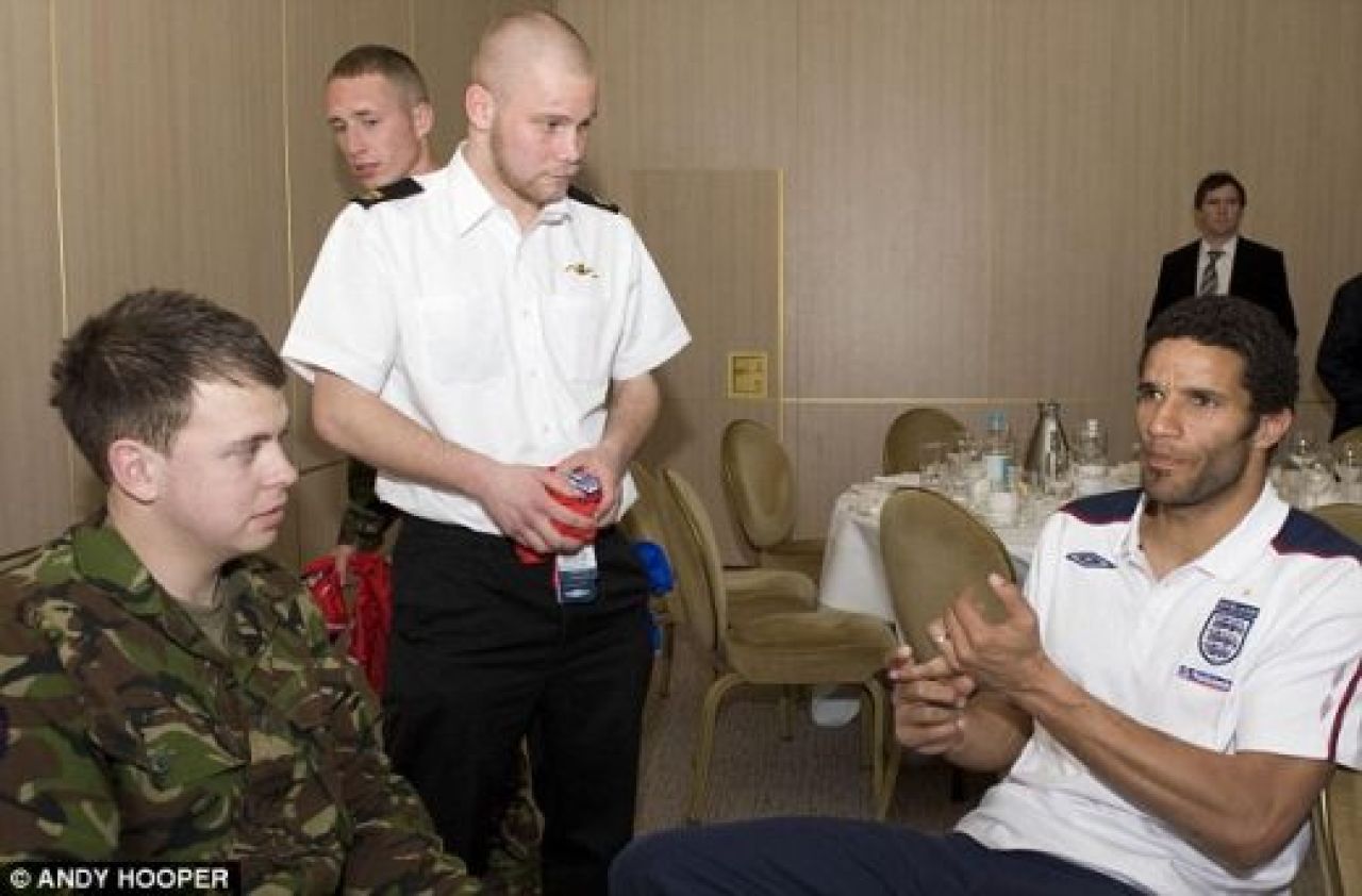 Vezi ce farsa i-a facut un soldat care a luptat in Afganistan lui David Beckham!_4