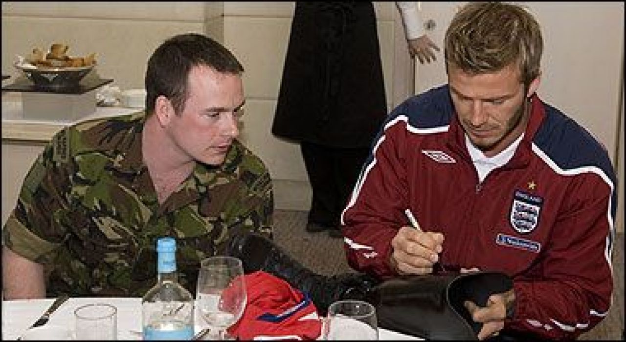 Vezi ce farsa i-a facut un soldat care a luptat in Afganistan lui David Beckham!_3