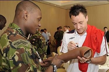Vezi ce farsa i-a facut un soldat care a luptat in Afganistan lui David Beckham!_8