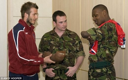 Vezi ce farsa i-a facut un soldat care a luptat in Afganistan lui David Beckham!_6